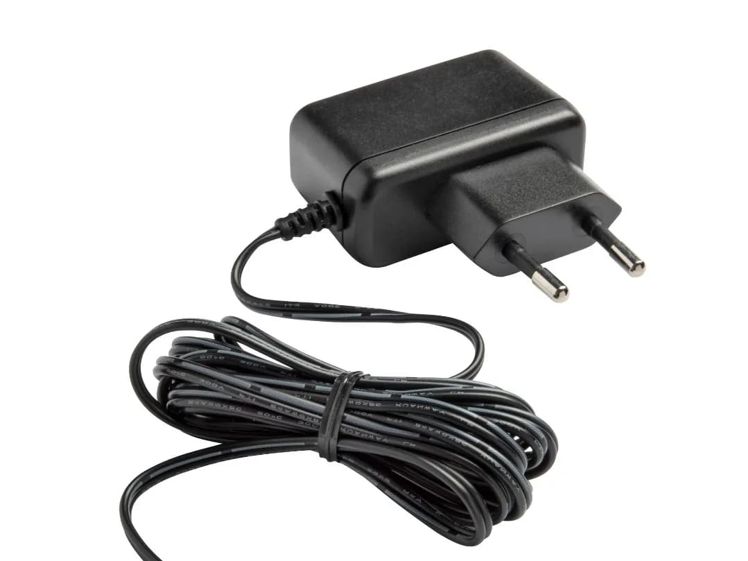 Pengisi Daya 12V